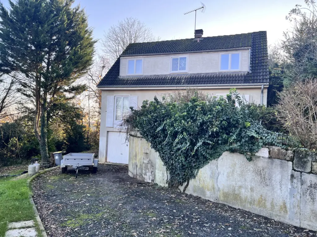 Maison à rénover avec jardin et sous-sol total à Étampes