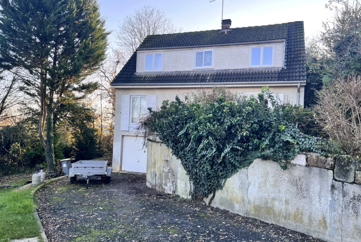 Maison à rénover avec jardin et sous-sol total à Étampes 