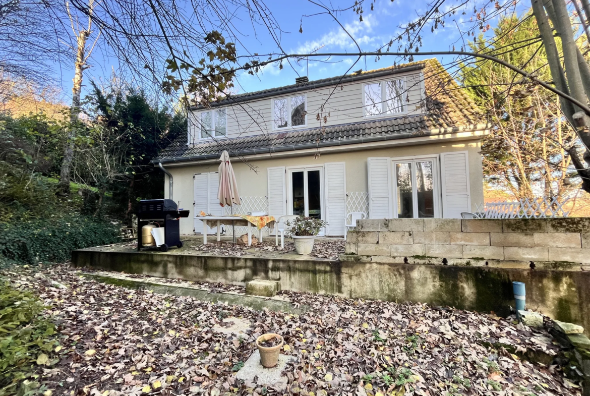 Maison à rénover avec jardin et sous-sol total à Étampes 