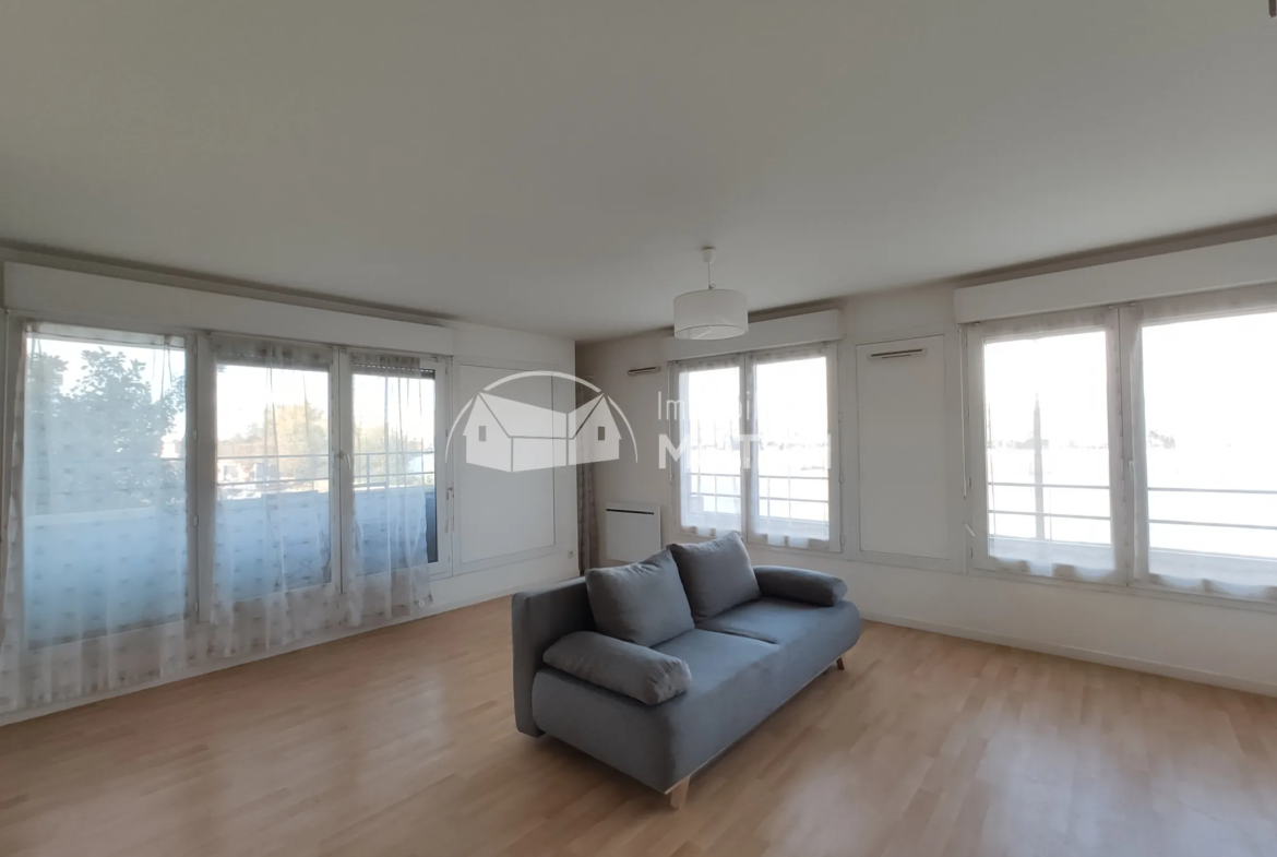 À vendre : Appartement F2 de 51m² avec vue sur la Seine à Vitry-sur-Seine 