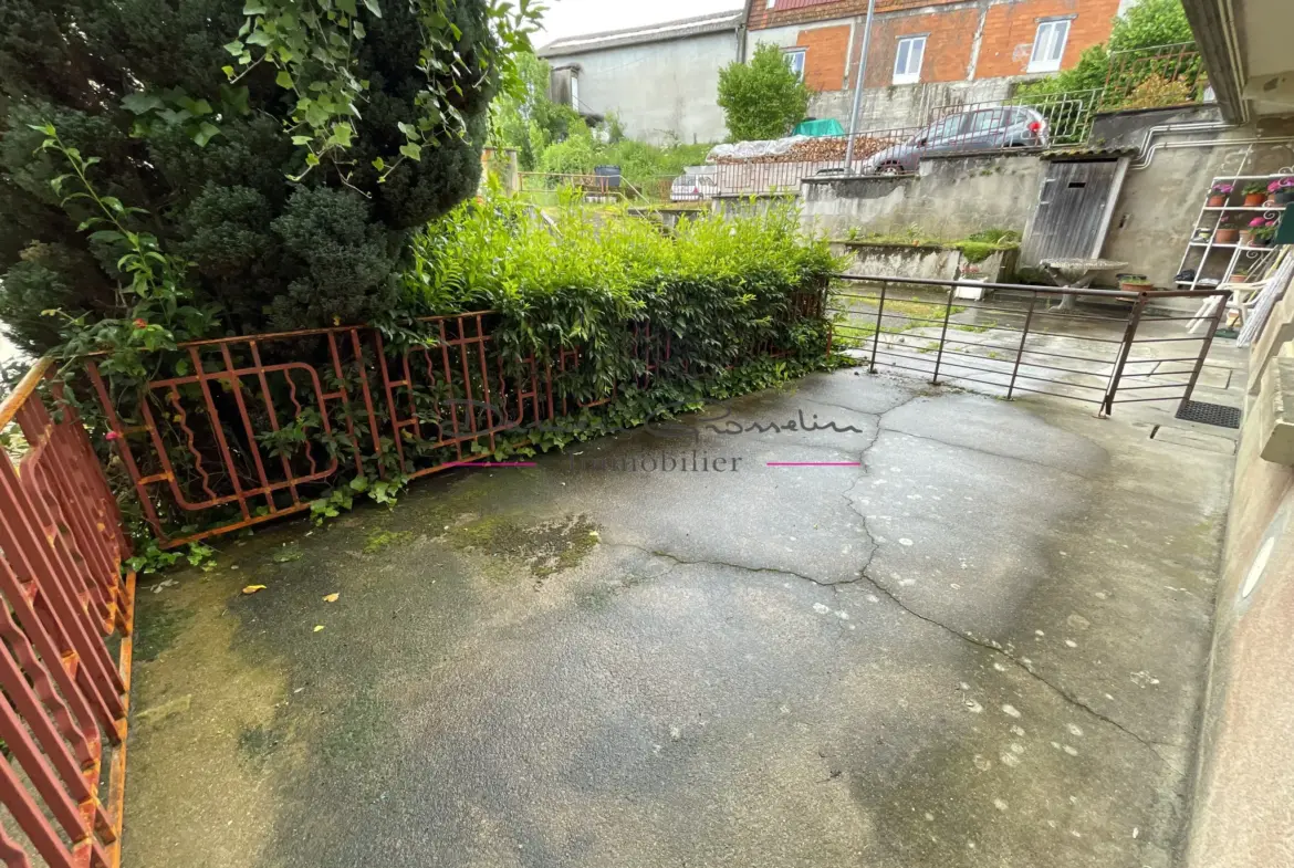 Appartement T3 avec terrasse et jardin à Amplepuis 