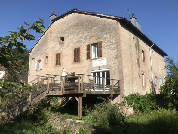 Ferme avec atelier à Pouxeux - 199 000 €