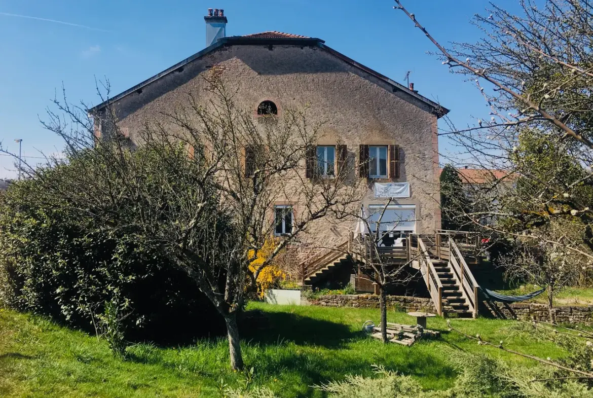 Ferme avec atelier à Pouxeux - 199 000 € 