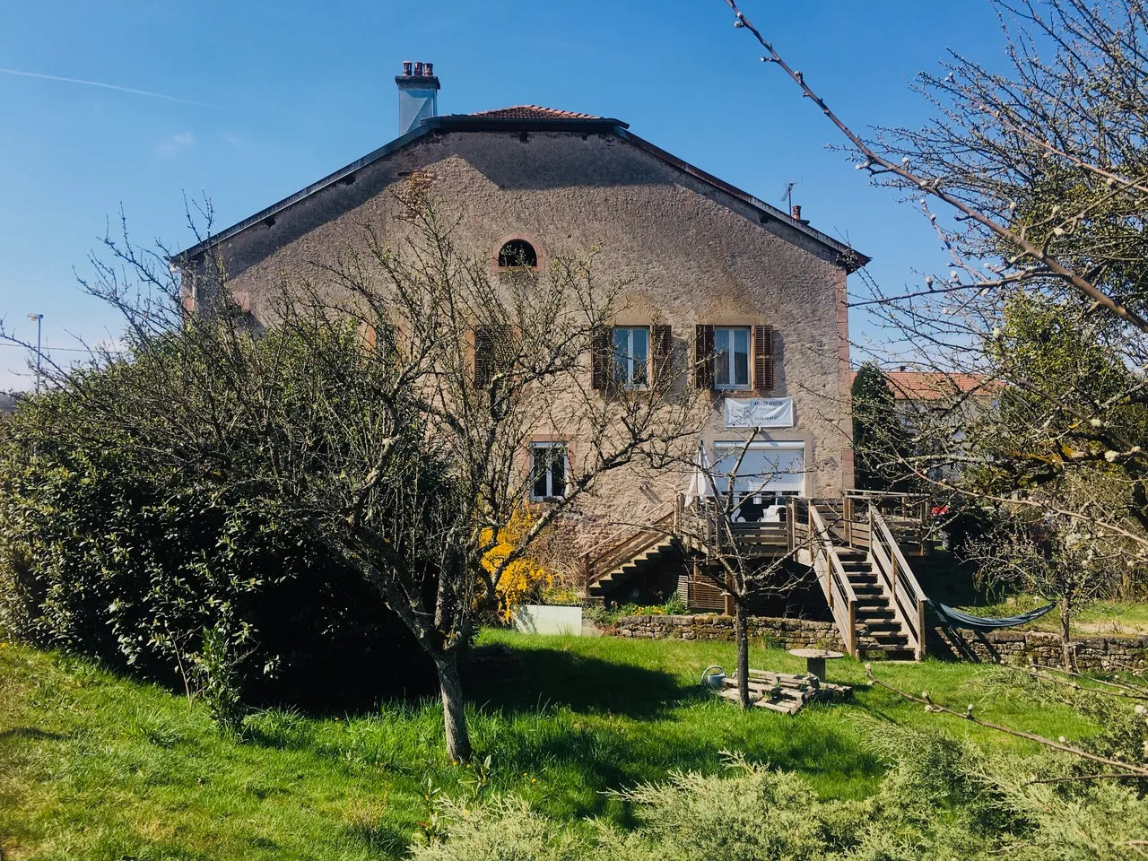 Ferme avec atelier à Pouxeux - 199 000 € 