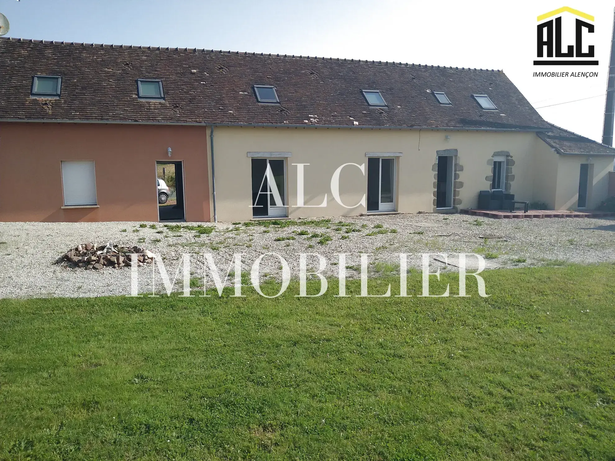 Maison de 153.48 m² Habitable aux Portes des Alpes Mancelles à Vendre 