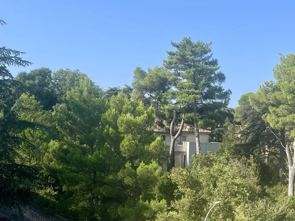 Appartement T3/4 avec vue dégagée à Bagnols sur Cèze 