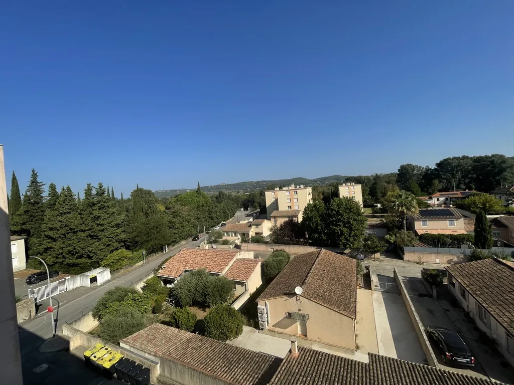 Appartement T3/4 avec vue dégagée à Bagnols sur Cèze 