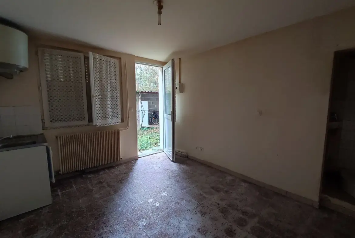 Immeuble de 5 appartements à rénover à Nevers - Opportunité d'investissement 