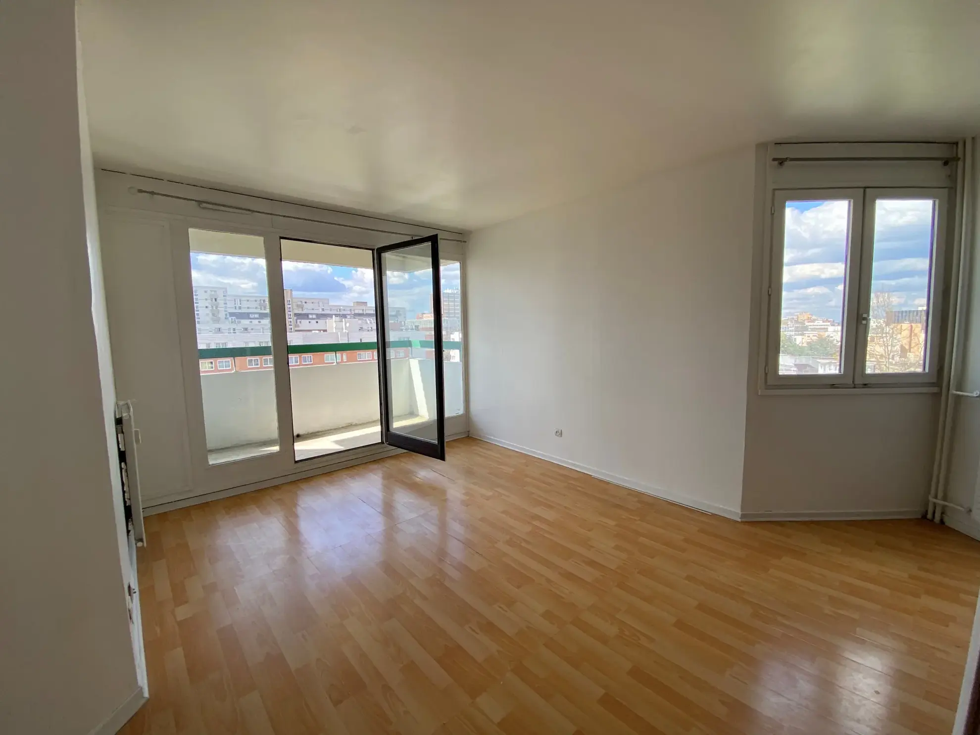 À vendre : Grand appartement 2 pièces en centre-ville d'Évry 