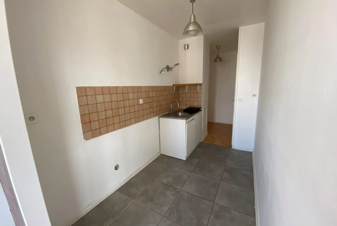 À vendre : Grand appartement 2 pièces en centre-ville d'Évry 