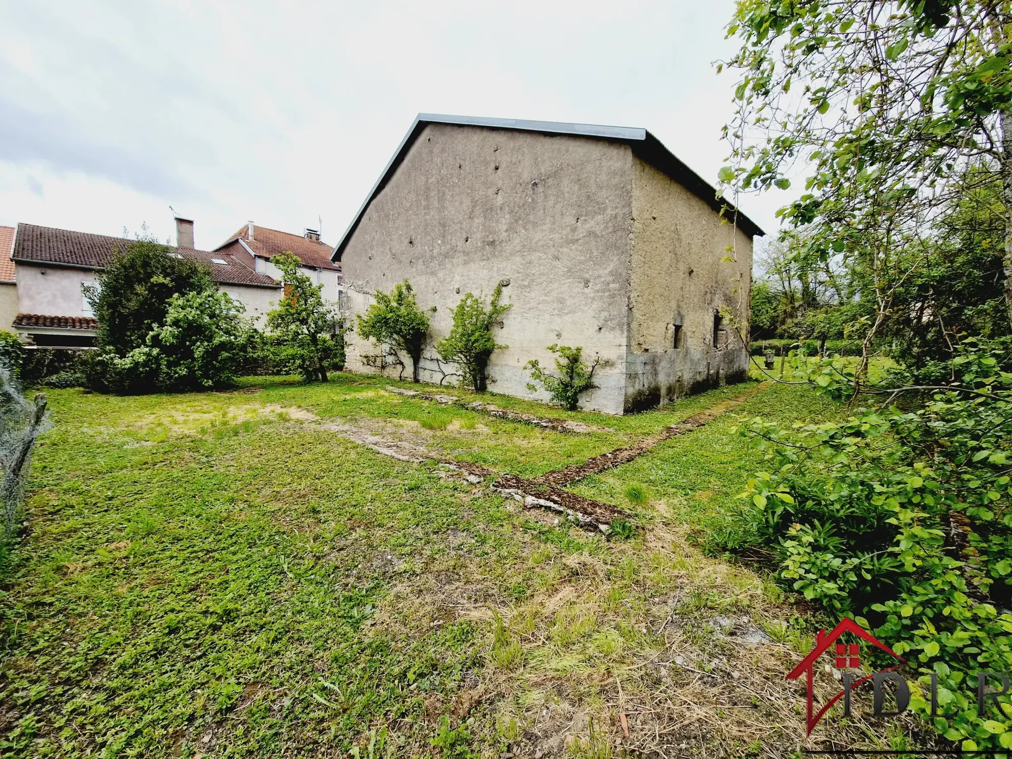 Maison de village en vente à Melay, 4 chambres, jardin et garage 