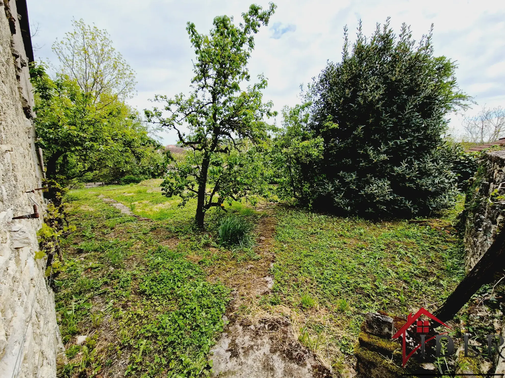 Maison de village en vente à Melay, 4 chambres, jardin et garage 