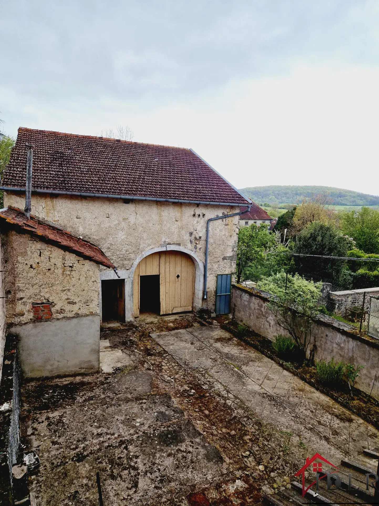 Maison de village en vente à Melay, 4 chambres, jardin et garage 