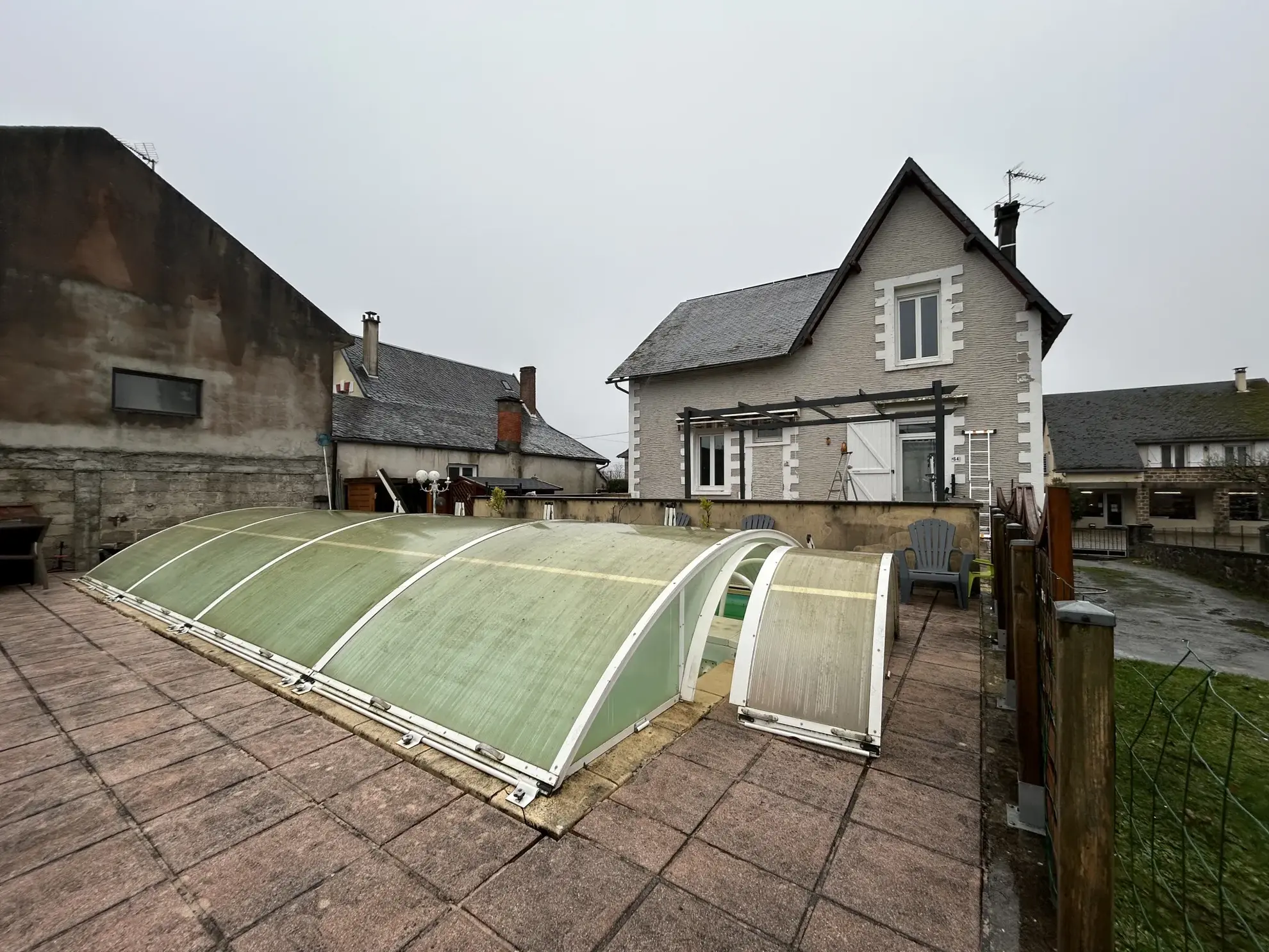 Maison à vendre à Saint Priest de Gimel en Corrèze avec piscine et garage 