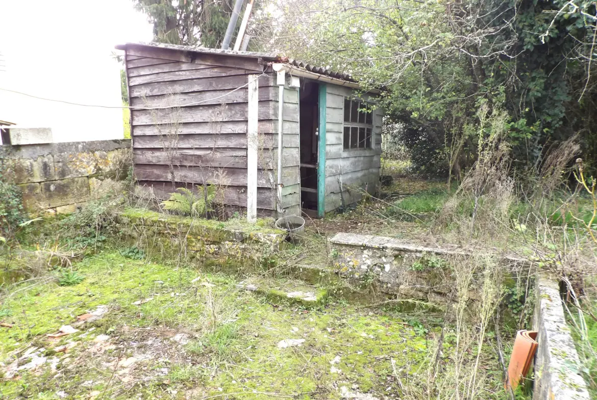 Maison à rénover 5 pièces avec garage à Port d'Envaux 