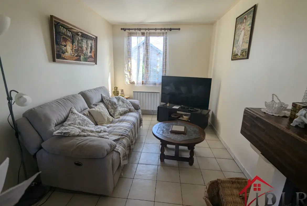 À vendre : Pavillon calme à Mantoche avec 3 chambres 