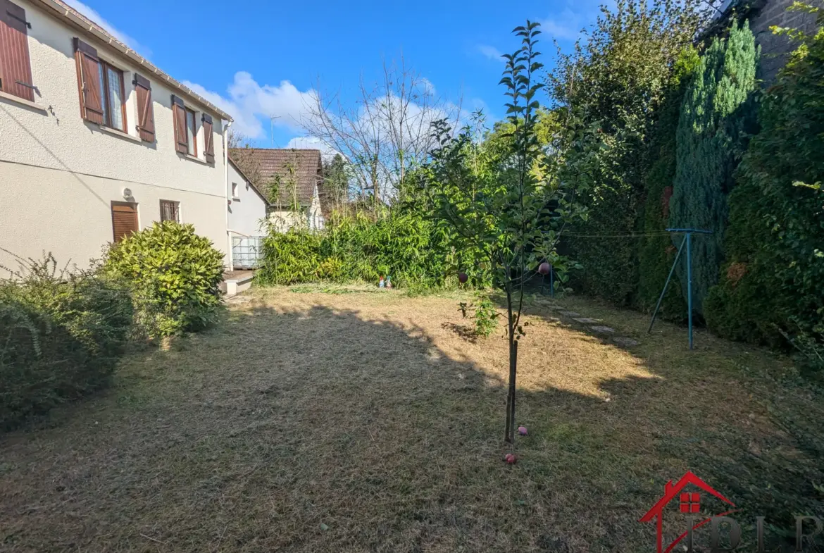 Pavillon à vendre à Mantoche avec 3 chambres et 2 garages 