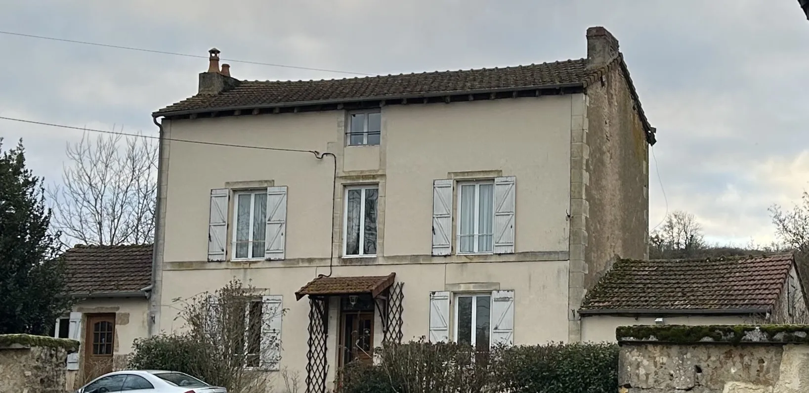 À vendre : T4 lumineux avec terrasse et garage au Cendre - 96 m² 