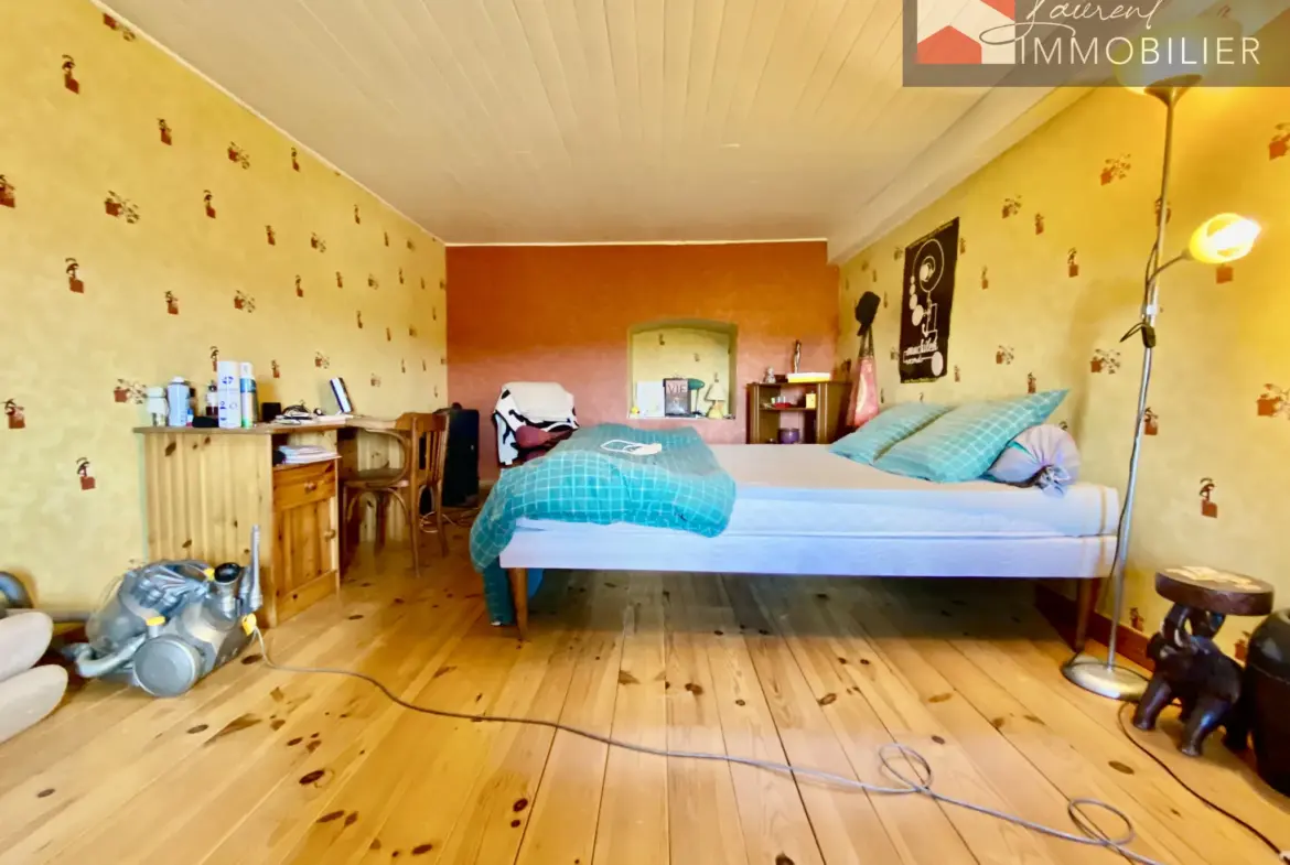 Grande maison à vendre à Uchizy avec 6 chambres 