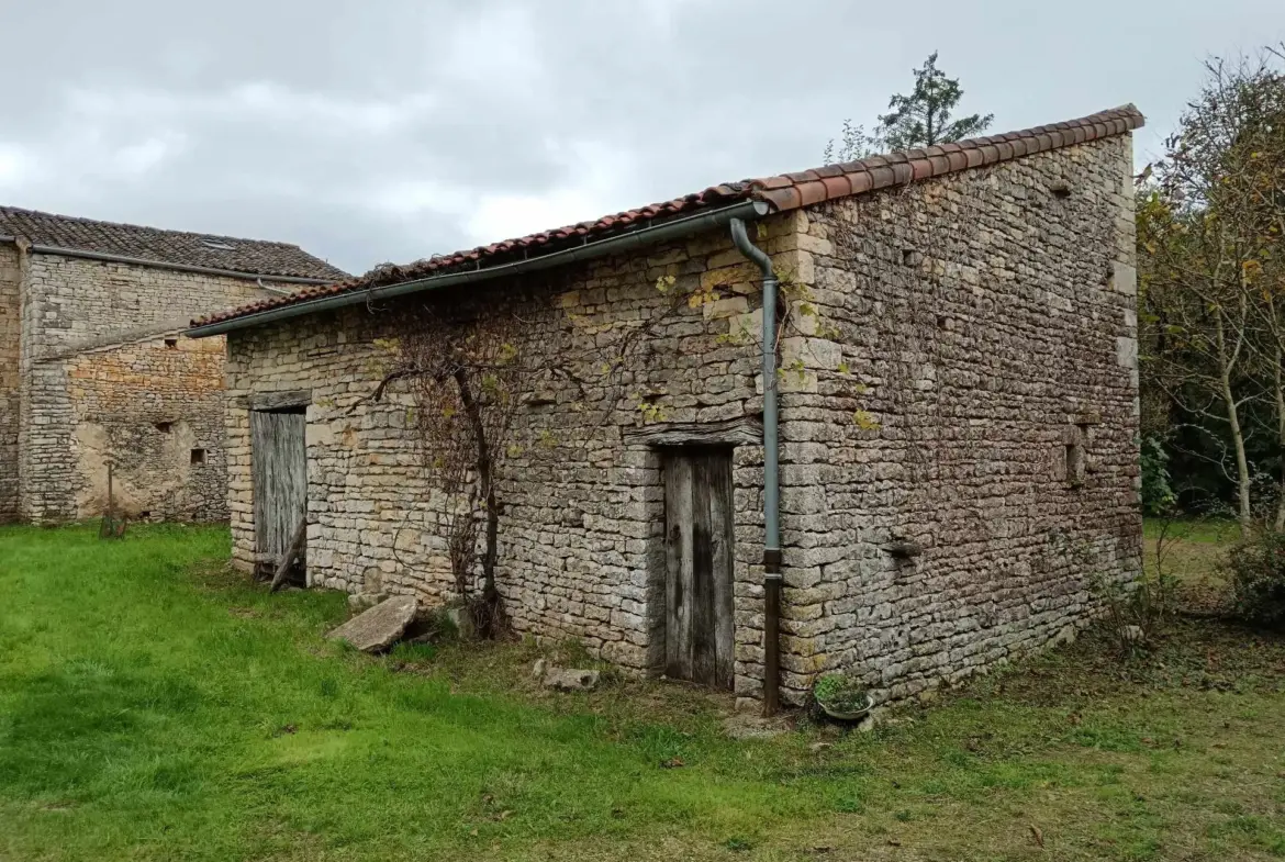 Maison de type longère à Messe avec 5 chambres à vendre 