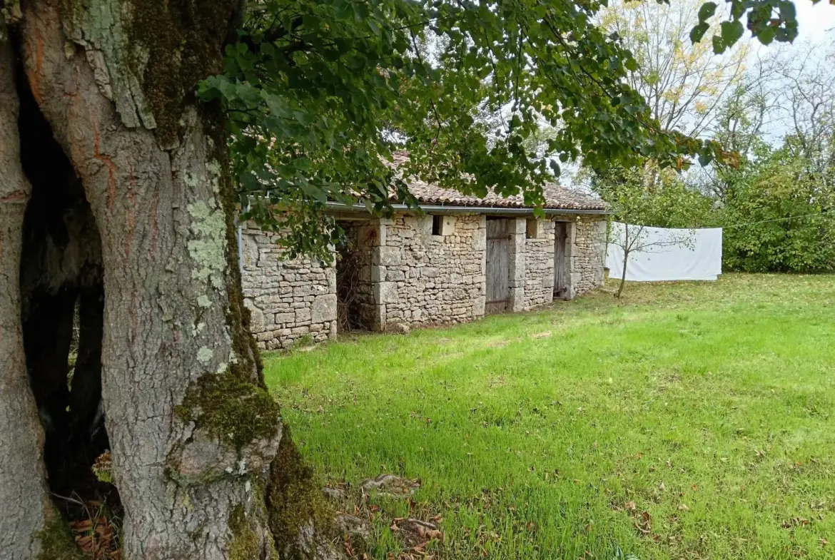 Maison de type longère à Messe avec 5 chambres à vendre 