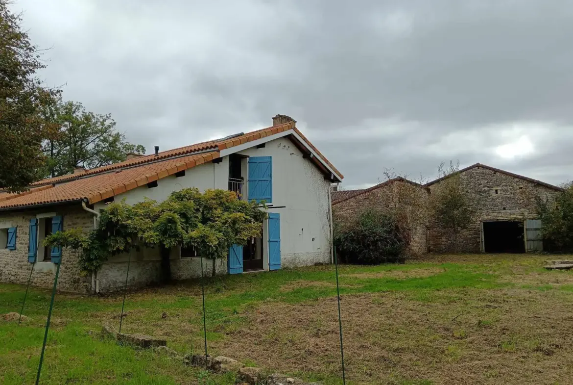 Maison de type longère à Messe avec 5 chambres à vendre 