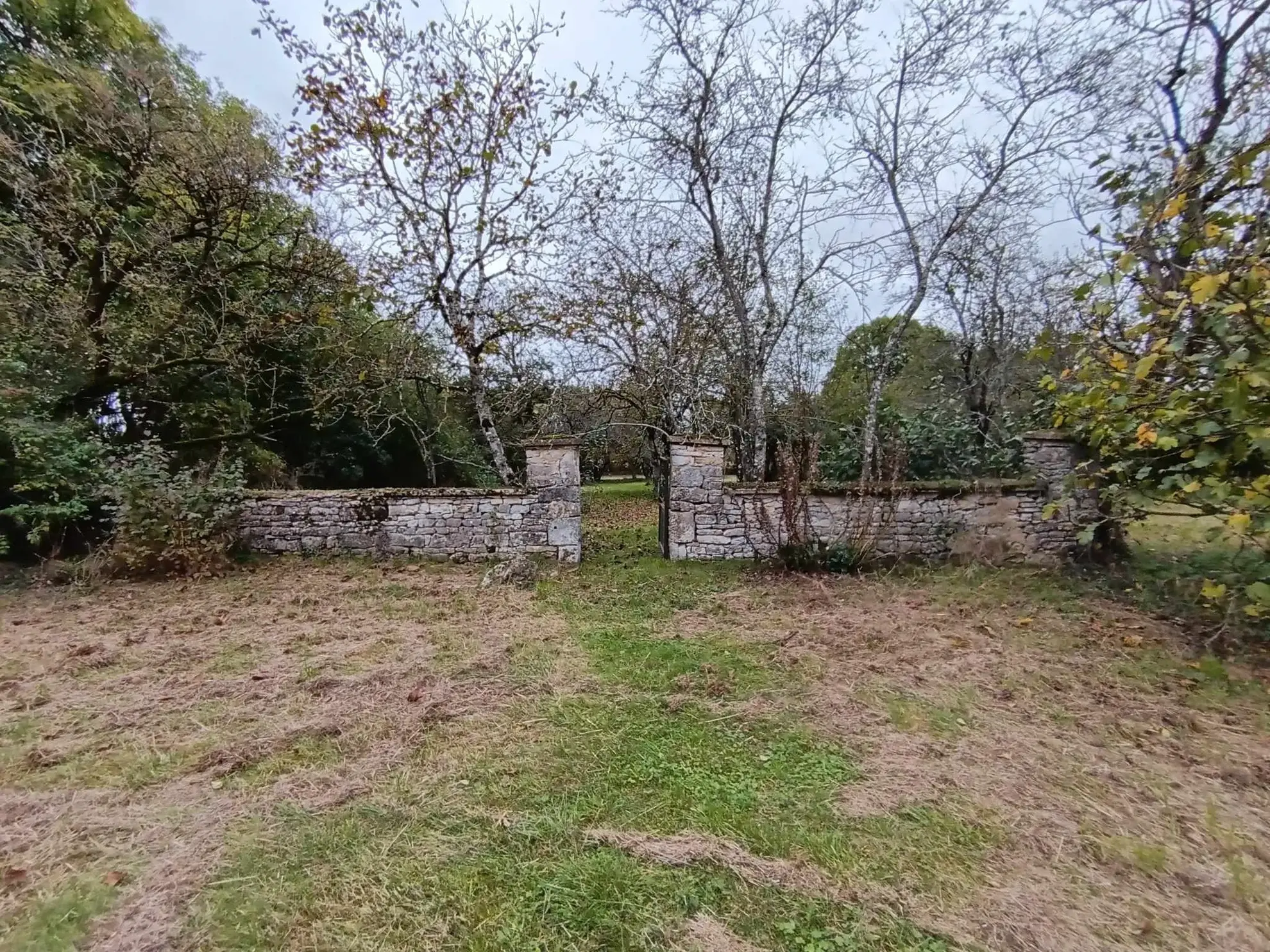 Maison de type longère à Messe avec 5 chambres à vendre 