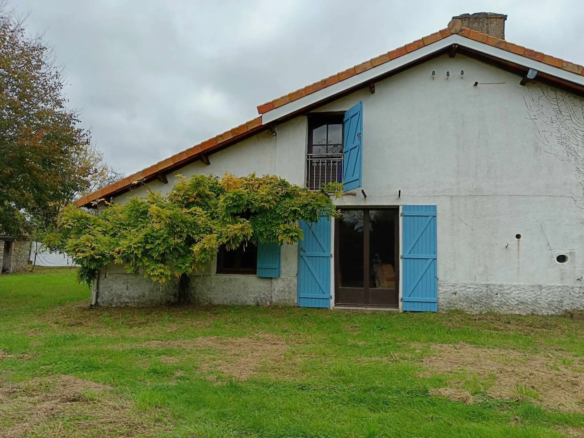 Maison de type longère à Messe avec 5 chambres à vendre 