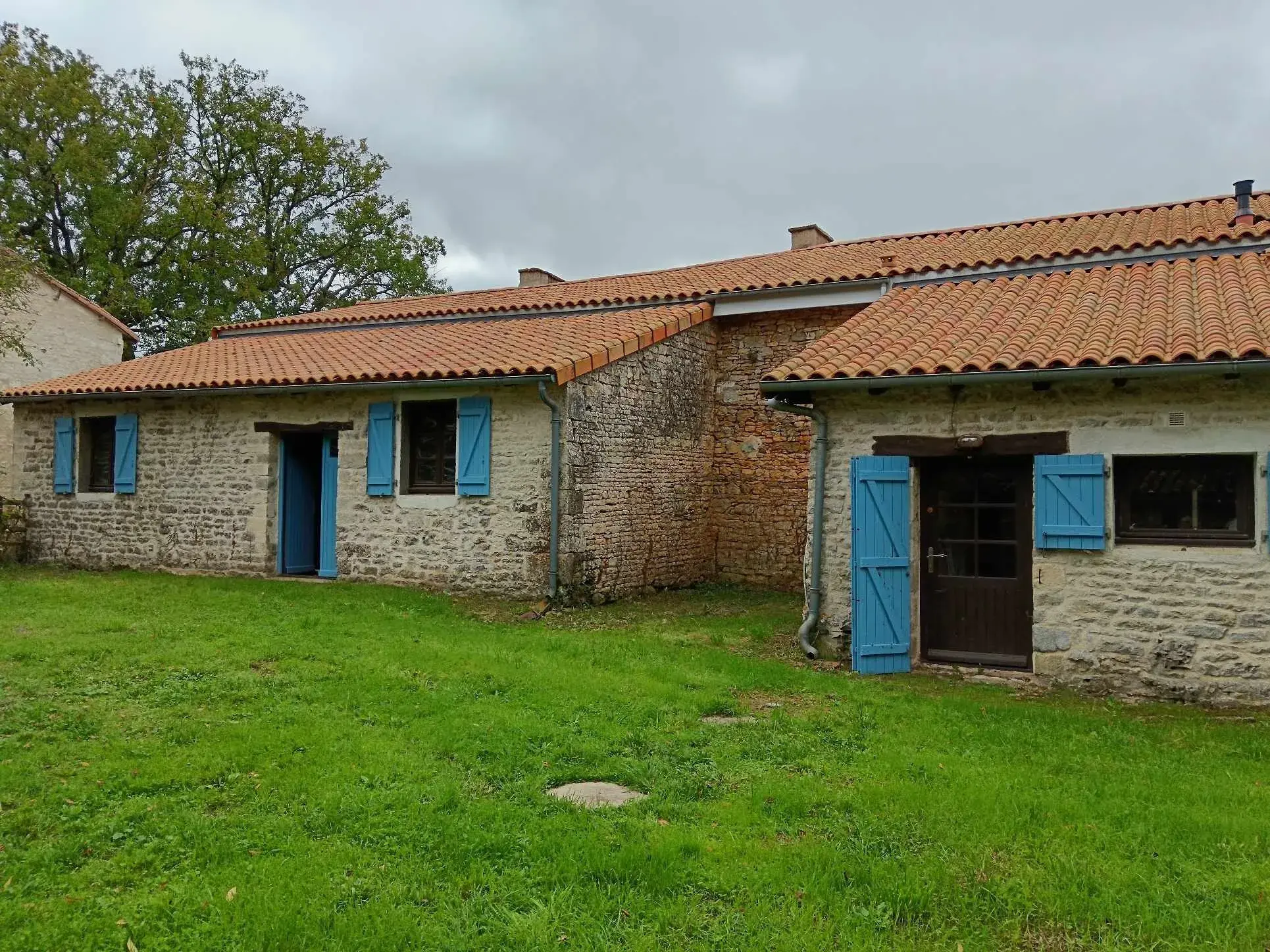 Maison de type longère à Messe avec 5 chambres à vendre 