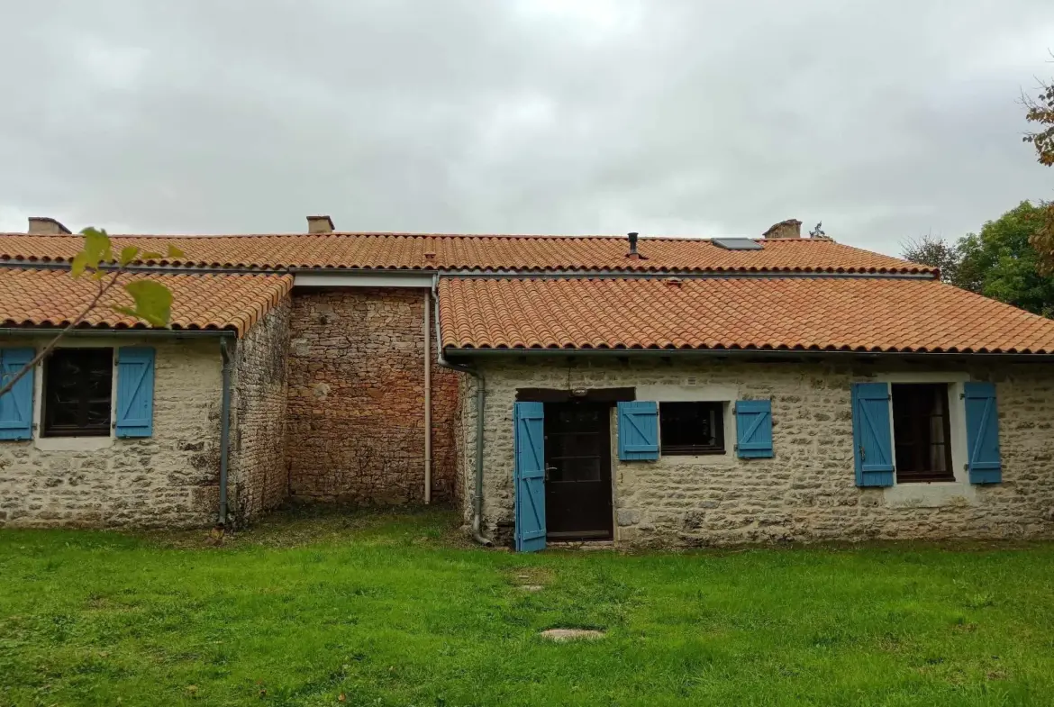 Maison de type longère à Messe avec 5 chambres à vendre 