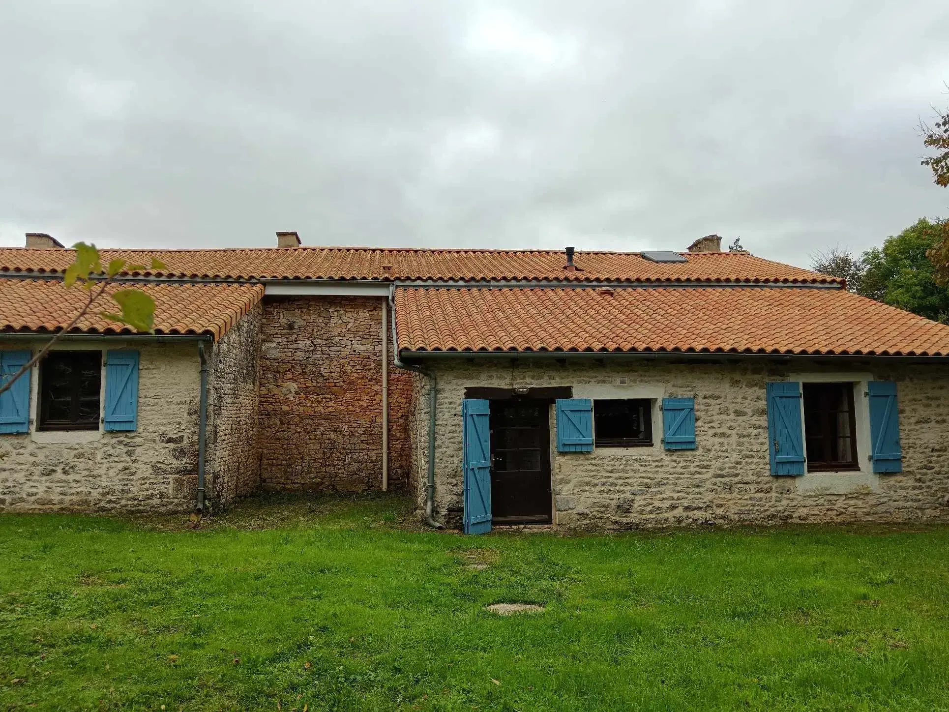 Maison de type longère à Messe avec 5 chambres à vendre 