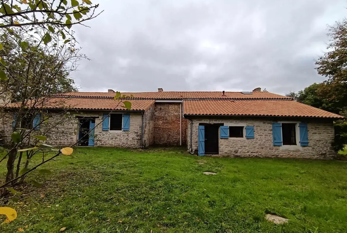 Maison de type longère à Messe avec 5 chambres à vendre 