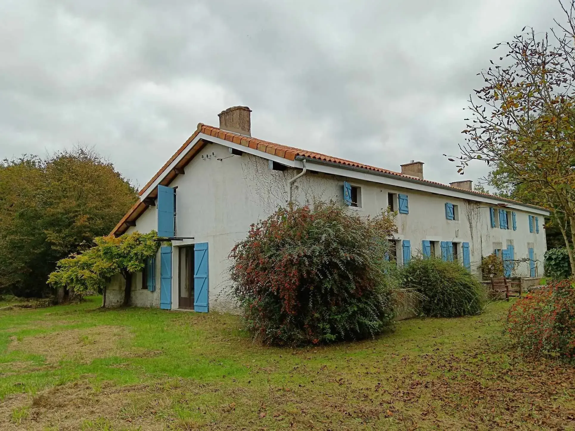 Maison de type longère à Messe avec 5 chambres à vendre 