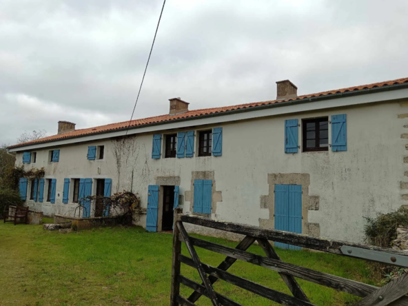 Maison de type longère à Messe avec 5 chambres à vendre