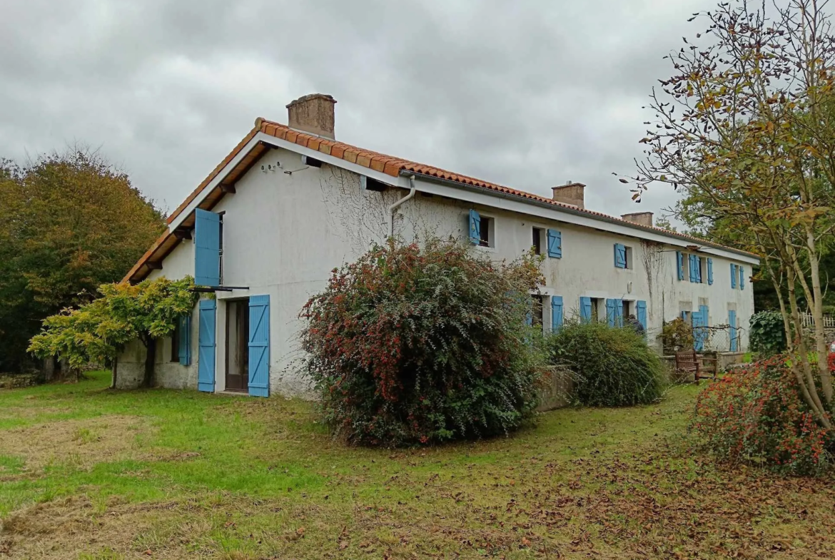 Maison de type longère à Messe avec 5 chambres à vendre 