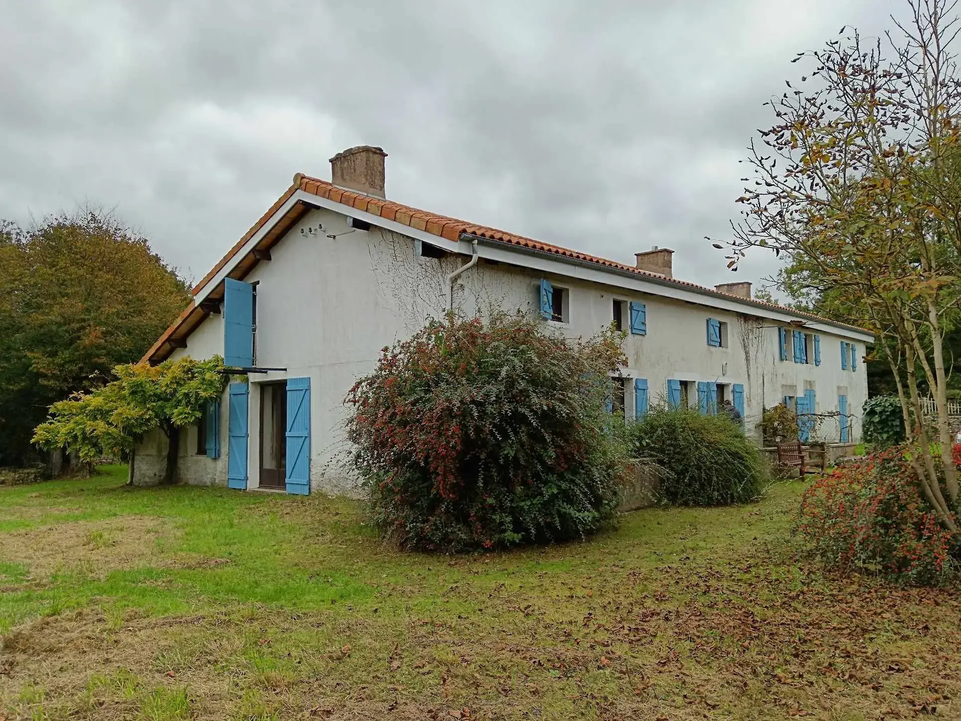 Maison de type longère à Messe avec 5 chambres à vendre 