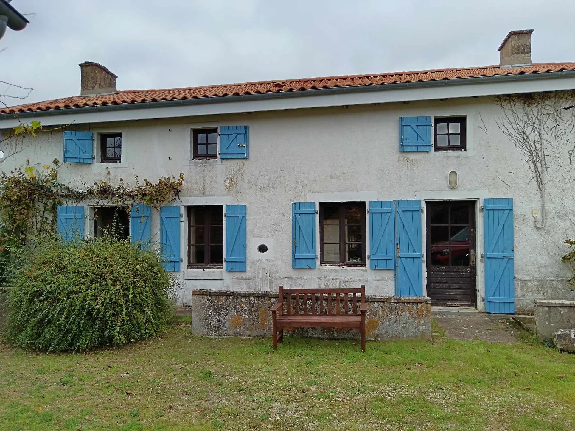 Maison de type longère à Messe avec 5 chambres à vendre 