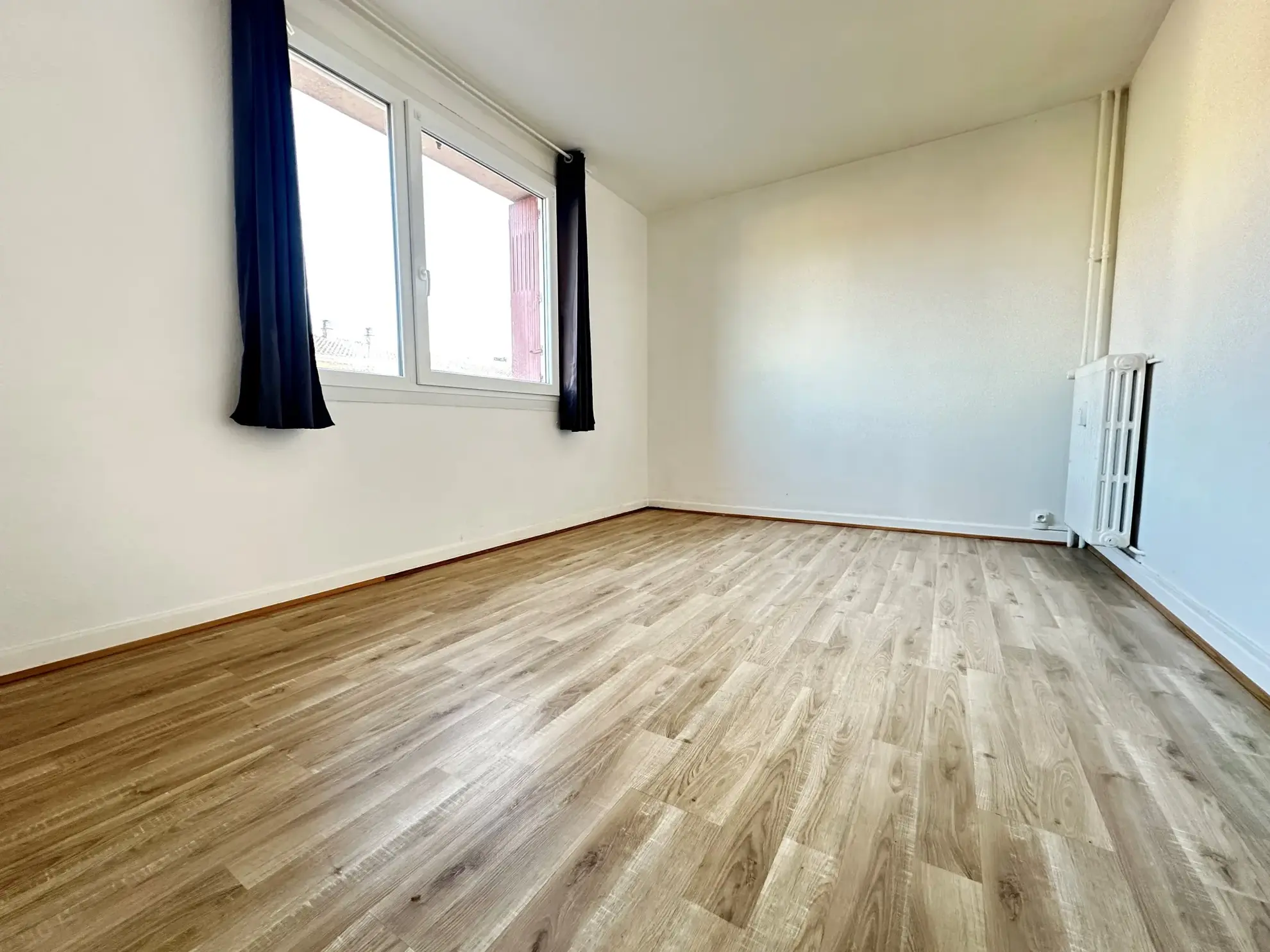 BELFORT - T3 à rénover avec balcon - 68,000 EUR 