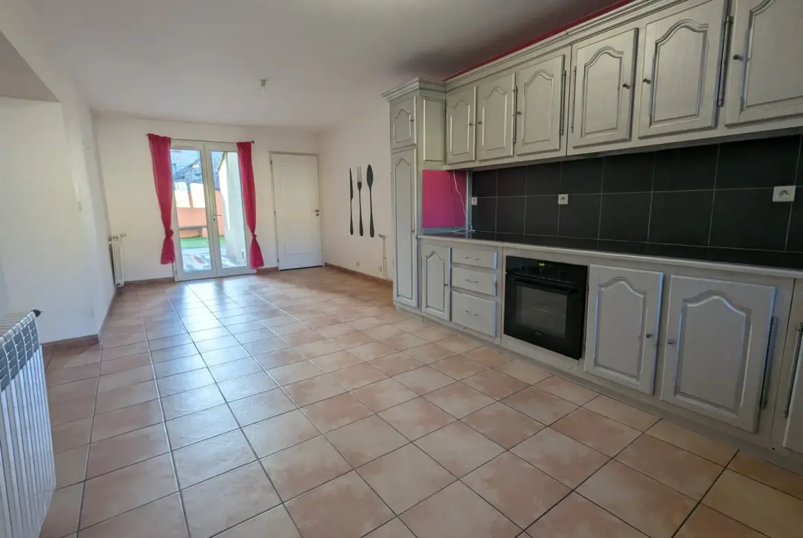 Appartement à vendre à Névian - 153 m2, 4 chambres, terrasse et parking 