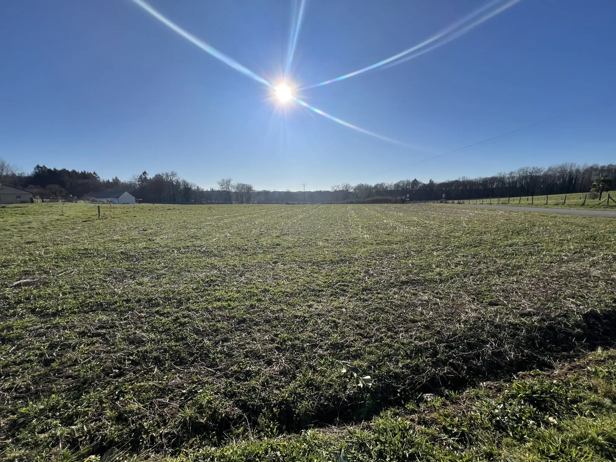 Terrain à bâtir calme de 2176 m² à Seilhac en Corrèze 