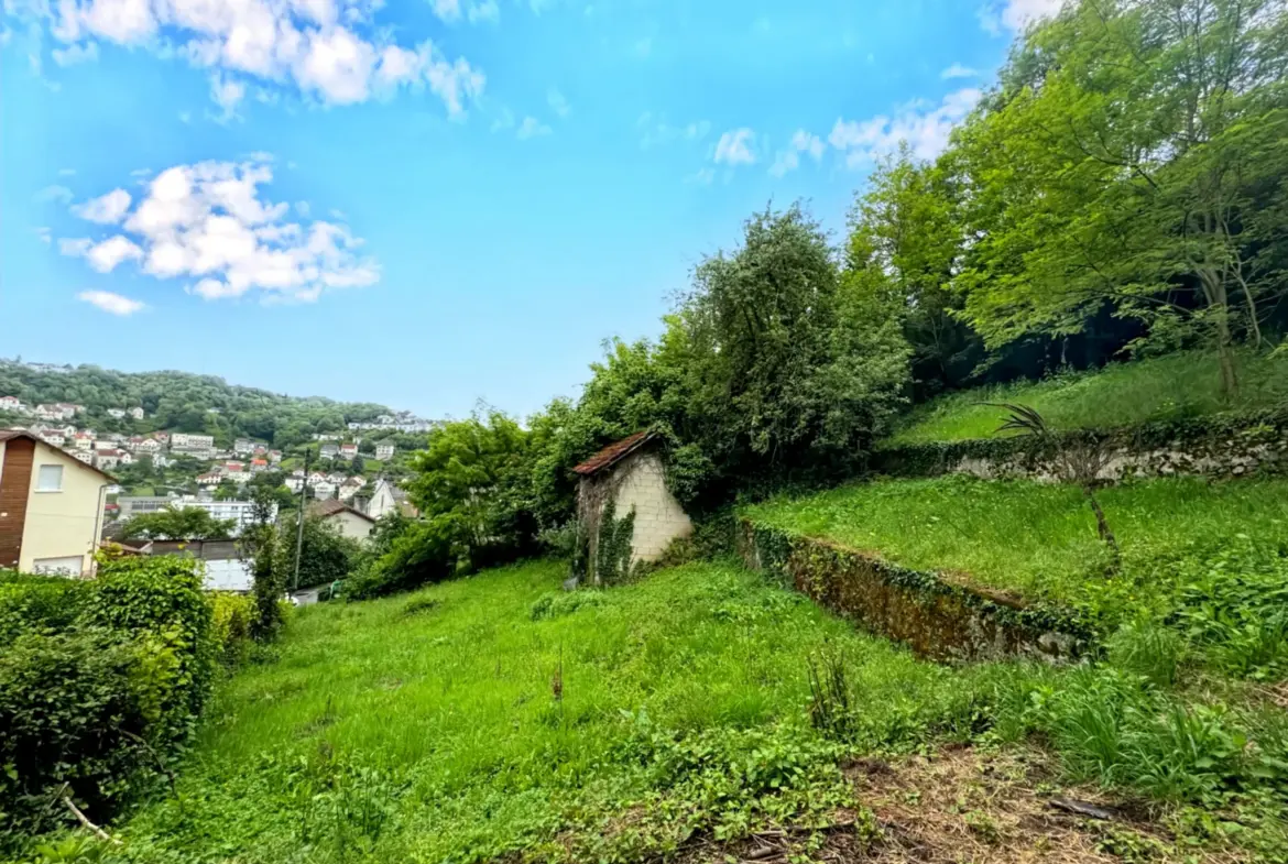 Terrain constructible à Tulle en Corrèze - 1441 m² 