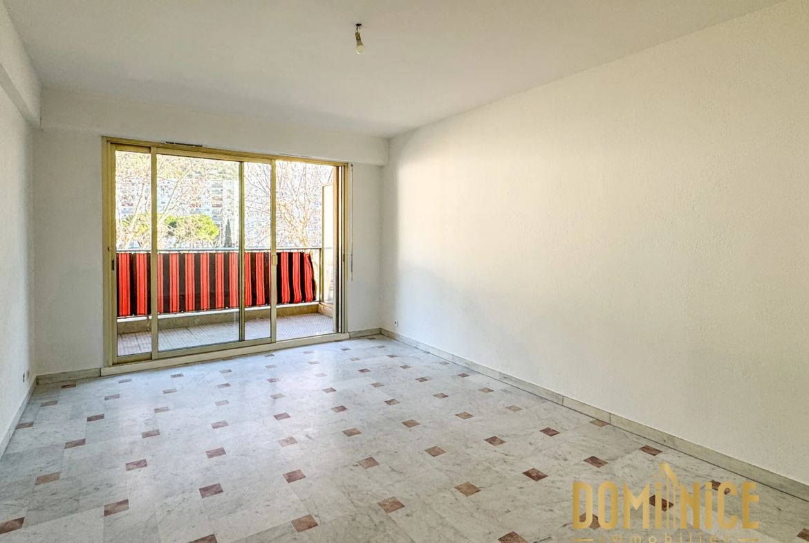 À vendre : Grand Studio F1 de 40 m² à Nice Pasteur avec terrasse 