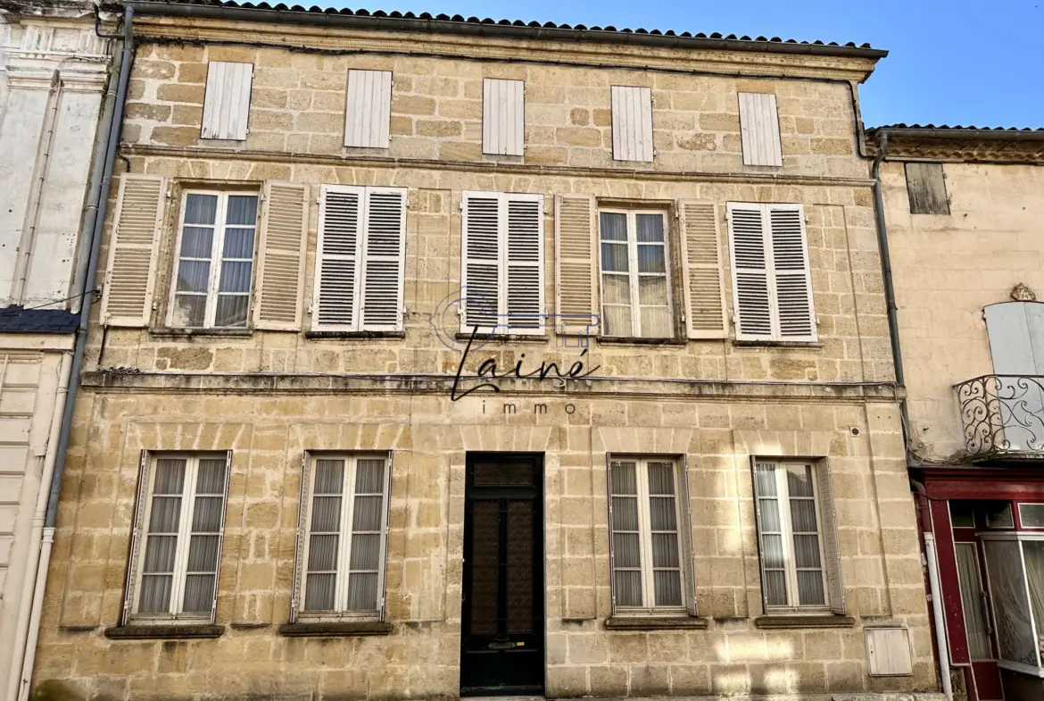 Maison en pierres à Sainte-Foy-la-Grande avec jardin et potentiel de rénovation 