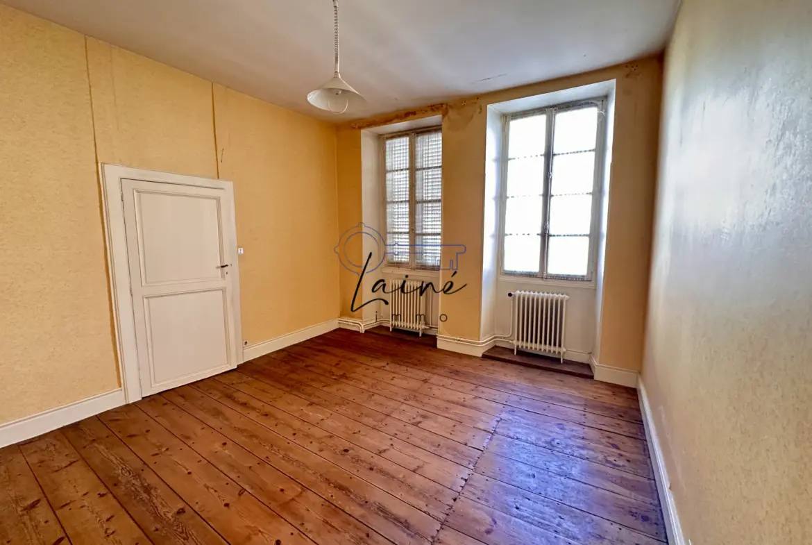 Maison en pierres à Sainte-Foy-la-Grande avec jardin et potentiel de rénovation 