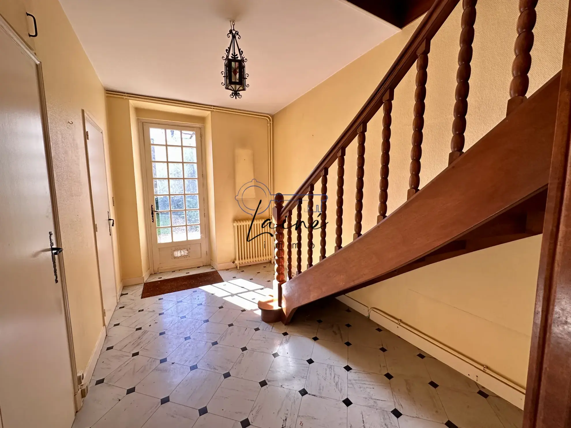 Maison en pierres à Sainte-Foy-la-Grande avec jardin et potentiel de rénovation 