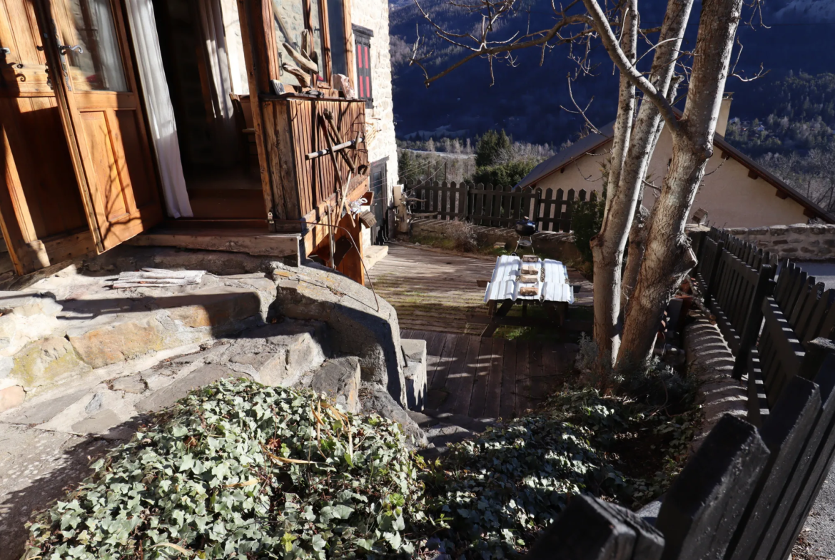 Maison de village à Villars-Colmars - Vue dégagée et 5 chambres 