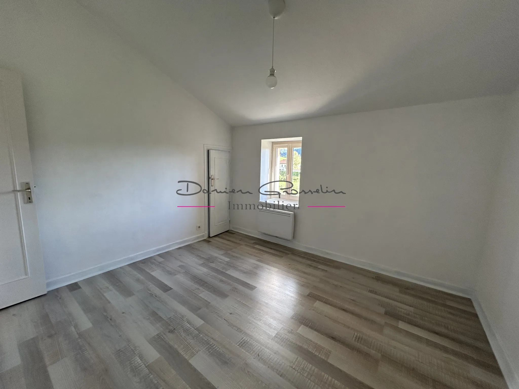 Maison à vendre à Tarare - 107 m² avec 3 chambres et terrain 