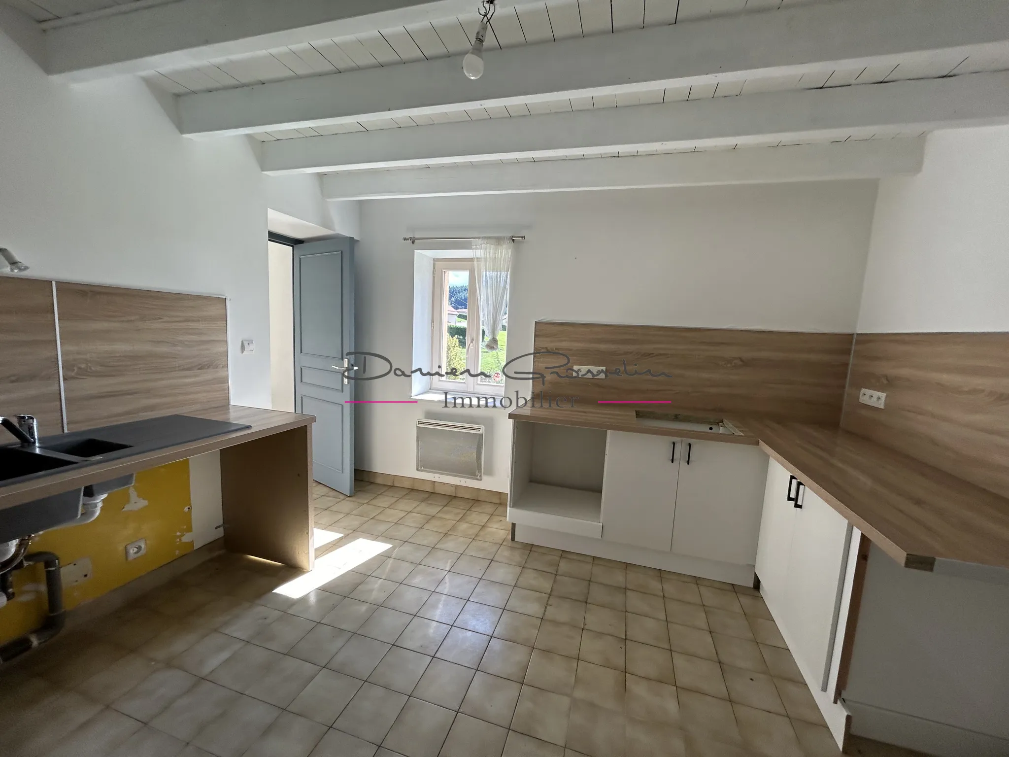 Maison à vendre à Tarare - 107 m² avec 3 chambres et terrain 