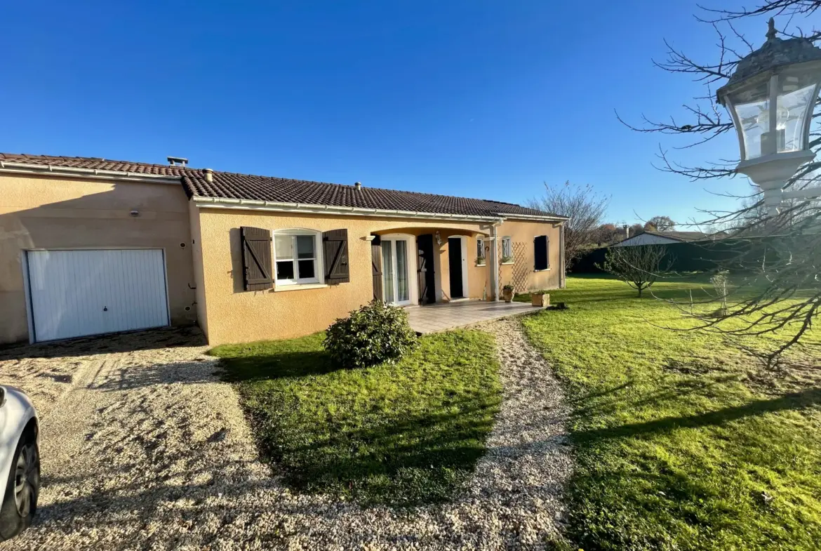 Maison spacieuse avec piscine chauffée à Thiviers 