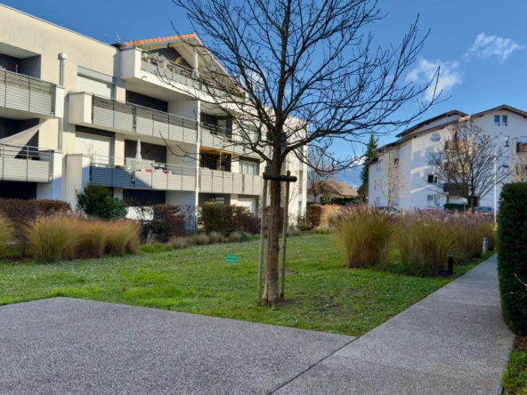 Appartement T2 avec grand balcon et double parking au cœur de Reignier-Esery